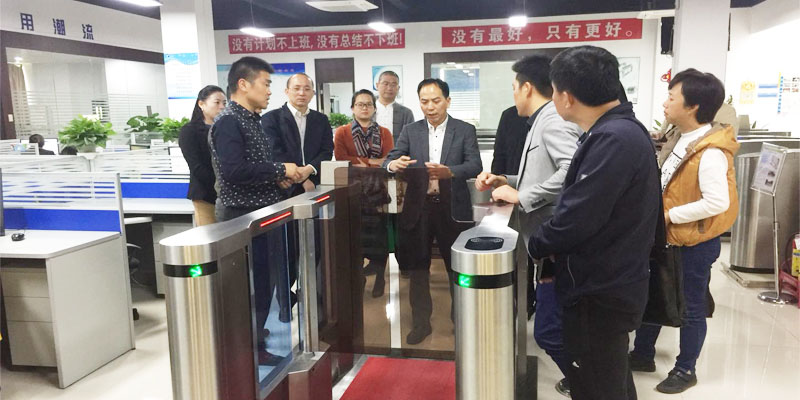 擺閘,三輥閘,速通閘,旋轉(zhuǎn)閘,平移閘,一字閘,人臉識別，