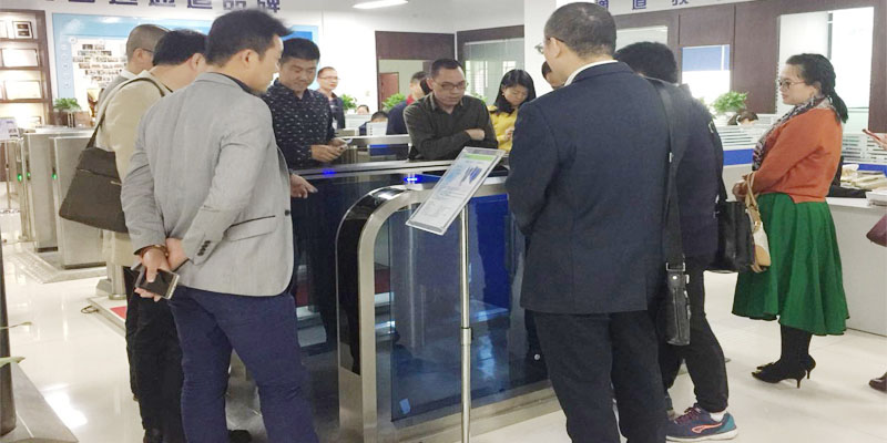 擺閘,三輥閘,速通閘,旋轉(zhuǎn)閘,平移閘,一字閘,人臉識別，