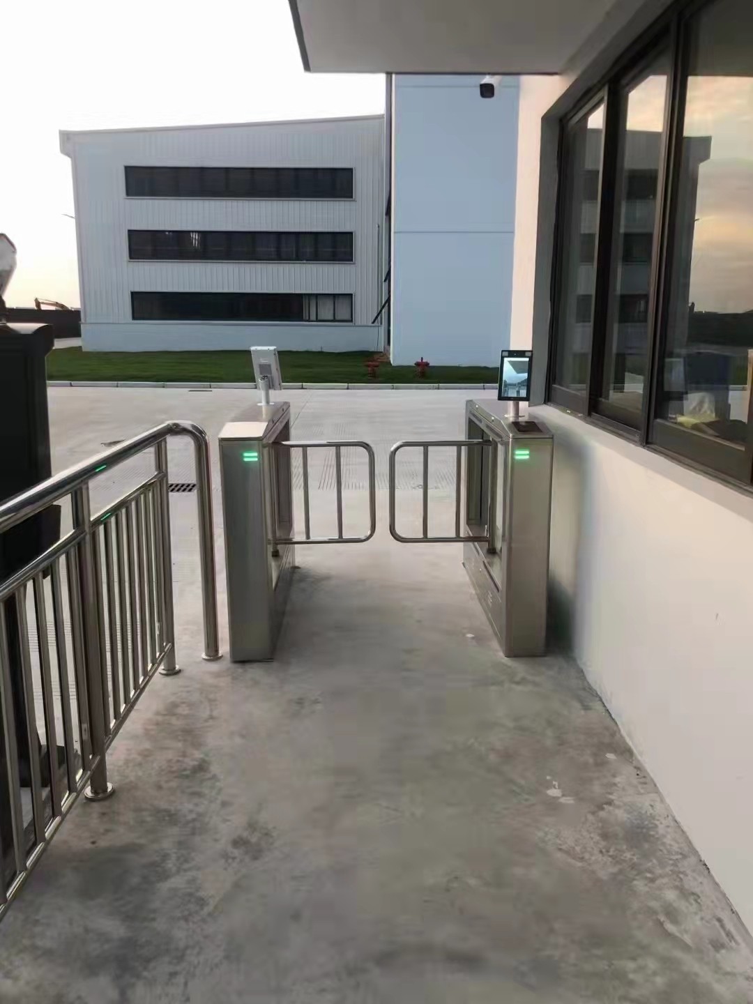 擺閘,三輥閘,速通閘,旋轉(zhuǎn)閘,平移閘,一字閘,人臉識(shí)別，