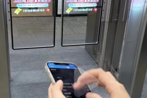 全息炫道閘是閘機(jī)的未來嗎？翼閘，擺閘生產(chǎn)20年的專家與你分析